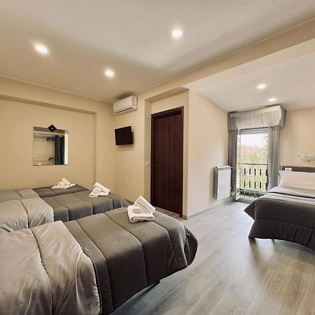 Hotel Villa Robinia 겐자노 디 로마 외부 사진