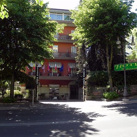 Hotel Villa Robinia 겐자노 디 로마 외부 사진