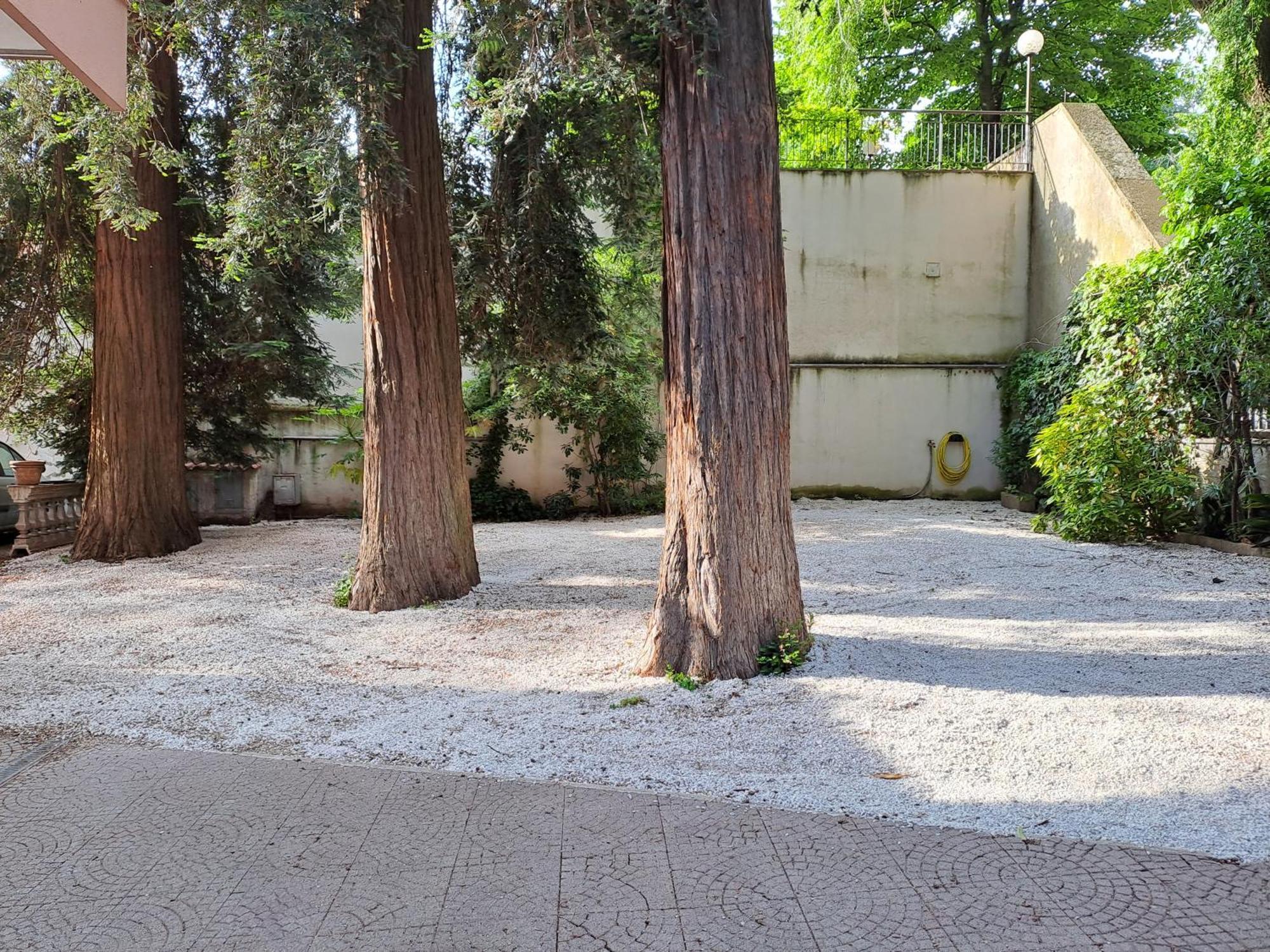 Hotel Villa Robinia 겐자노 디 로마 외부 사진