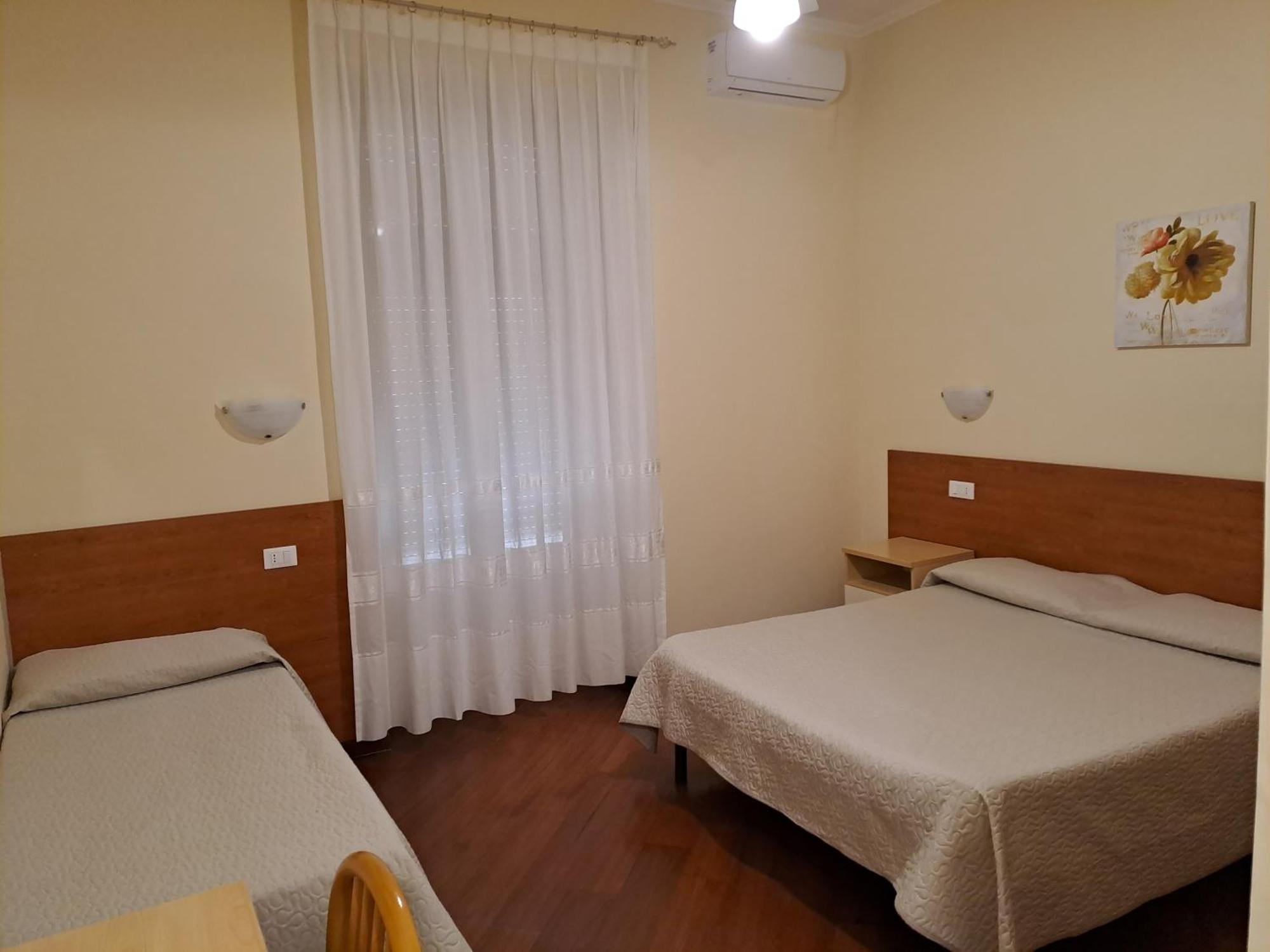 Hotel Villa Robinia 겐자노 디 로마 외부 사진