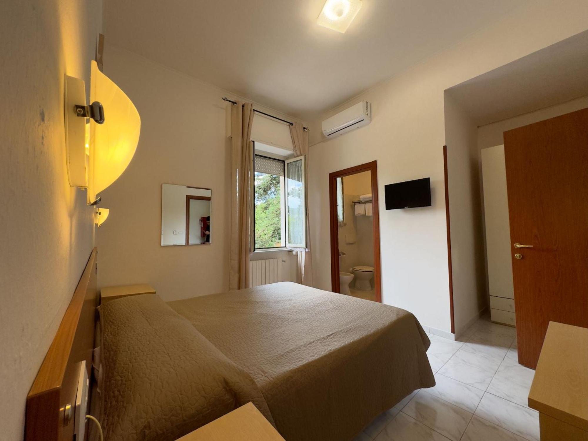 Hotel Villa Robinia 겐자노 디 로마 외부 사진