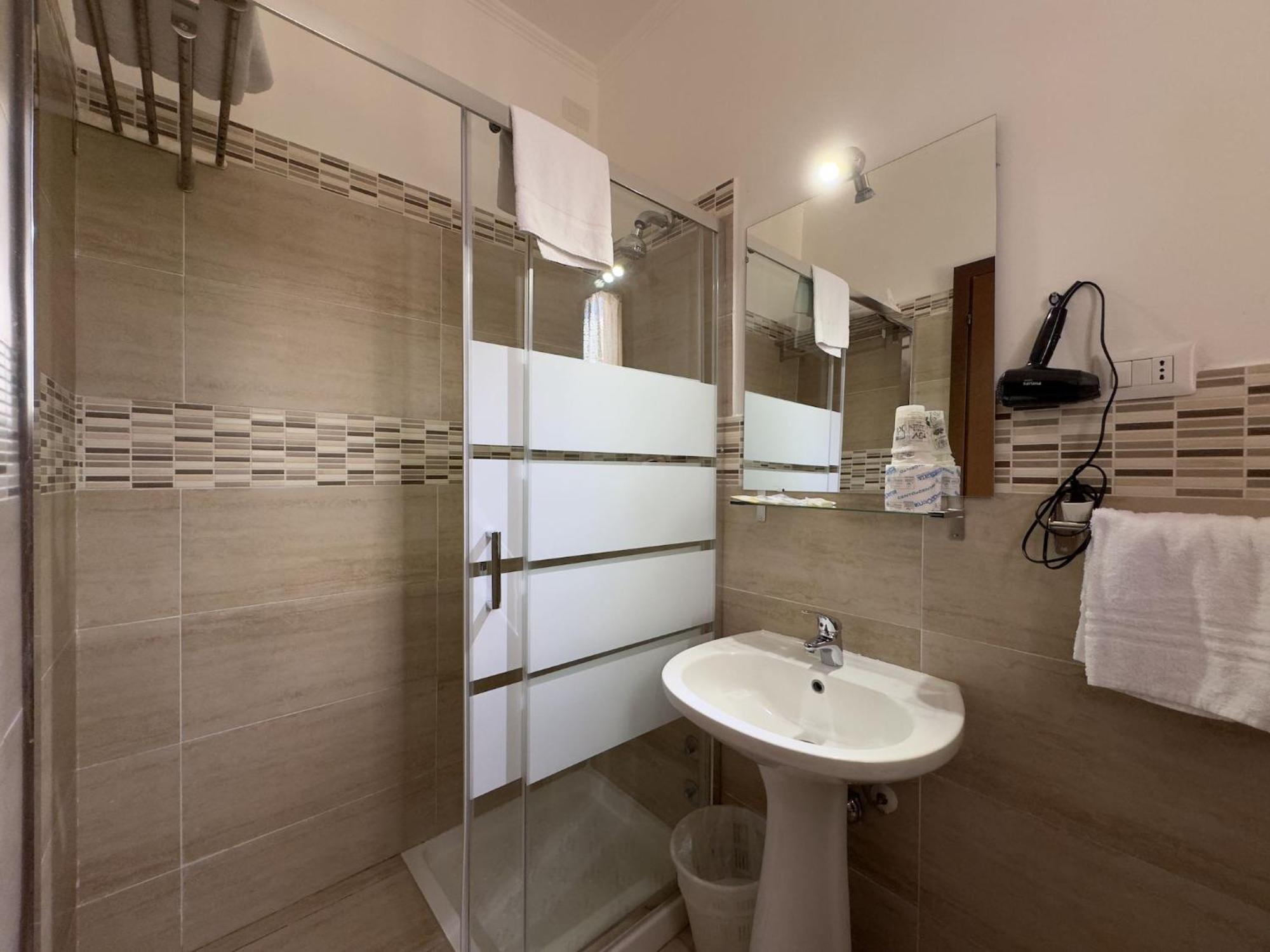 Hotel Villa Robinia 겐자노 디 로마 외부 사진
