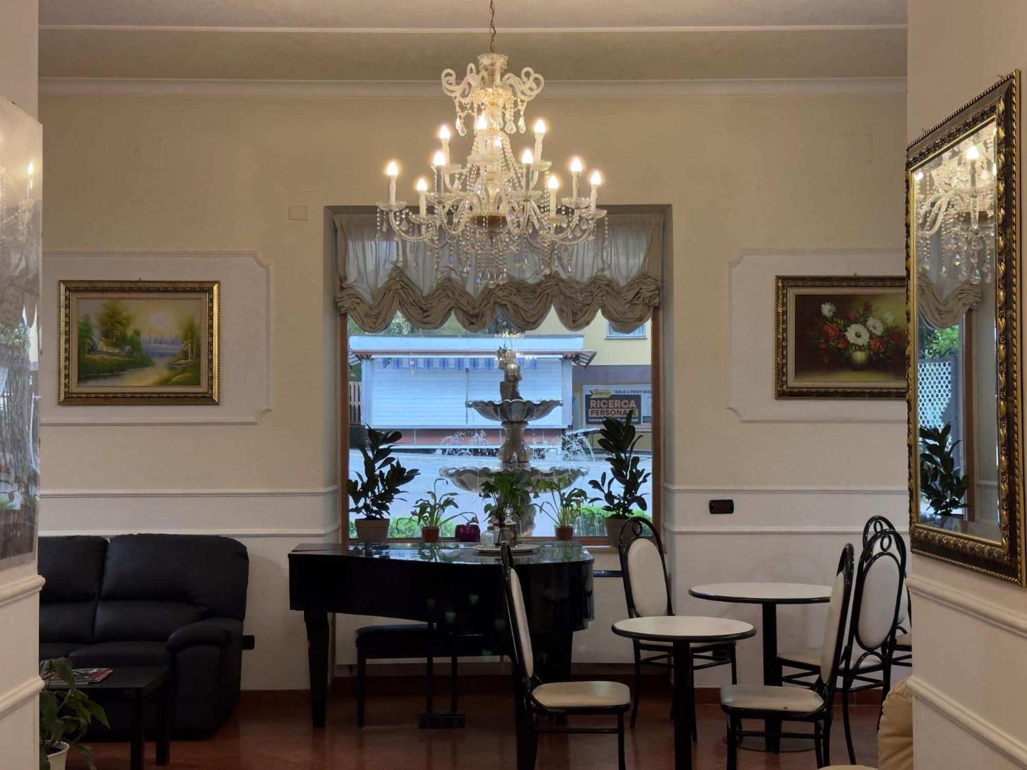 Hotel Villa Robinia 겐자노 디 로마 외부 사진