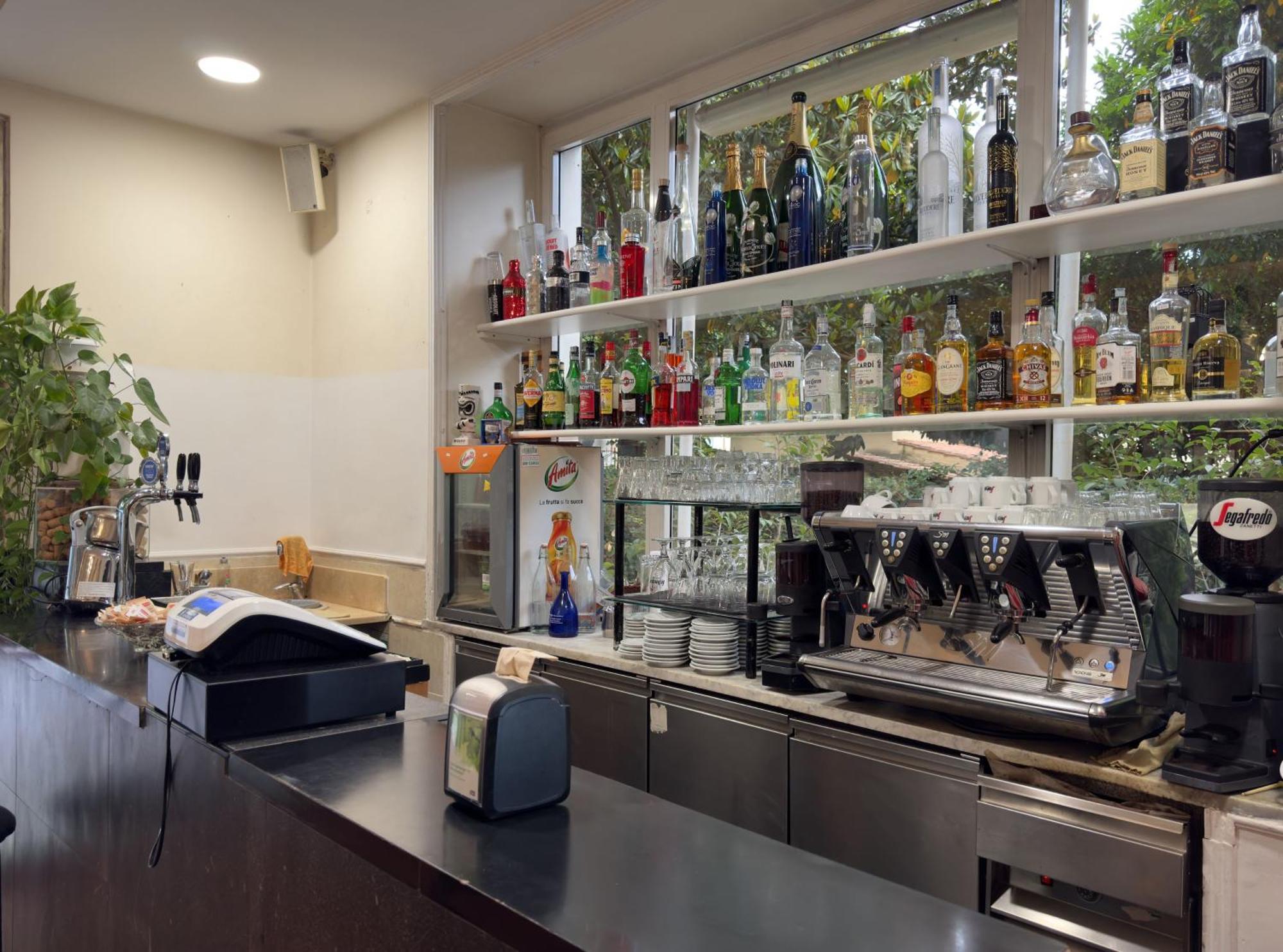 Hotel Villa Robinia 겐자노 디 로마 외부 사진