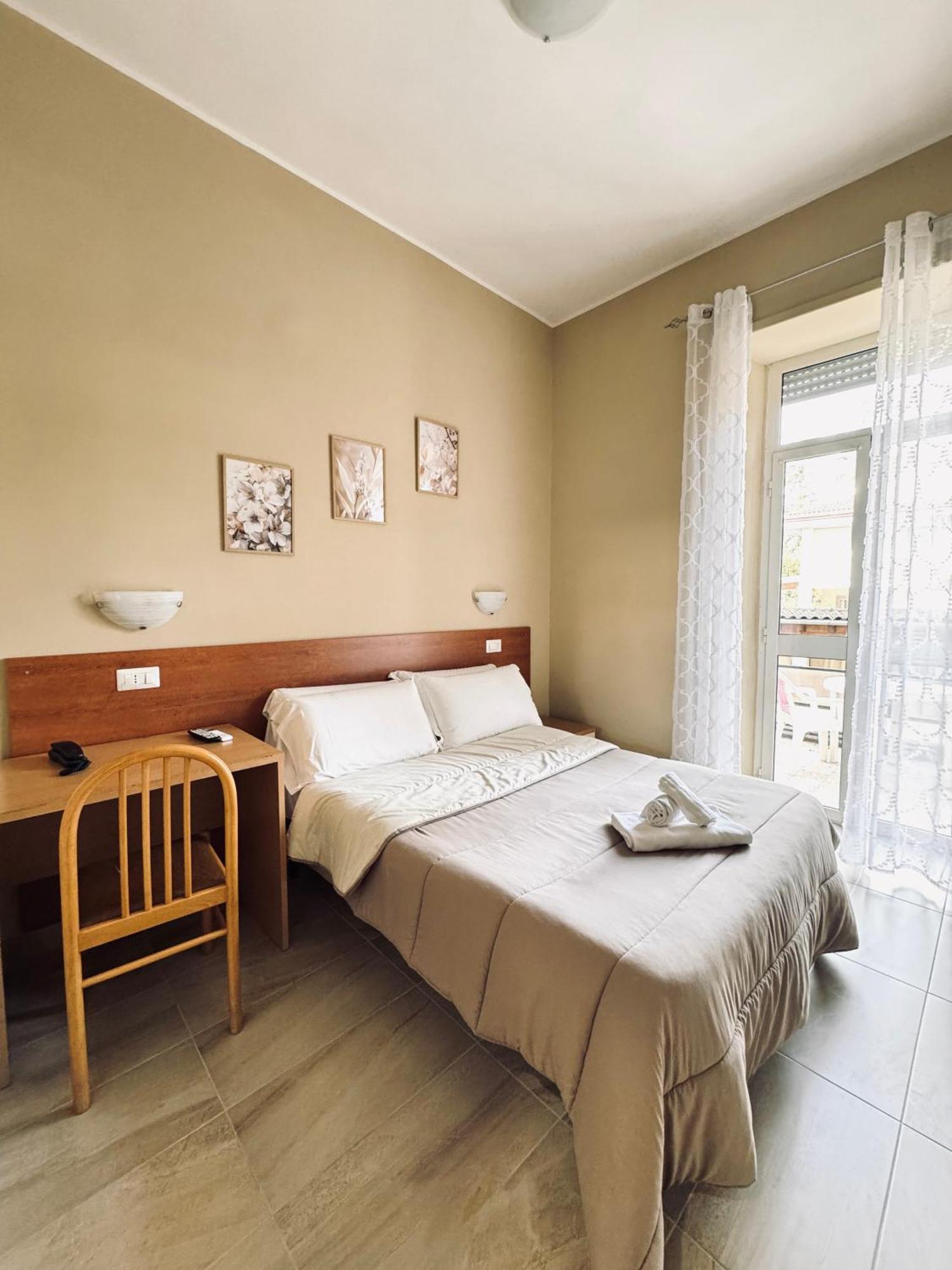 Hotel Villa Robinia 겐자노 디 로마 외부 사진