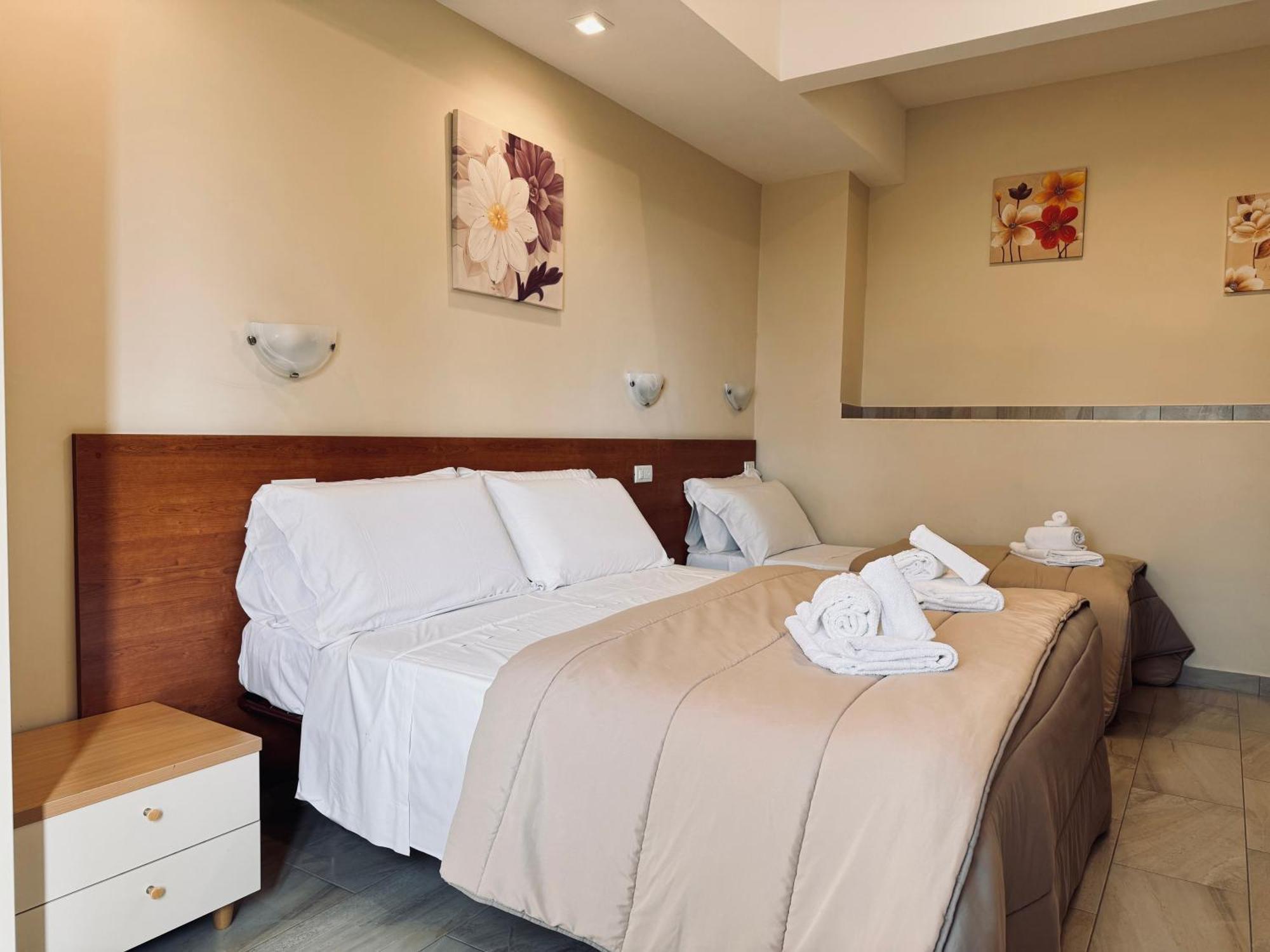 Hotel Villa Robinia 겐자노 디 로마 외부 사진