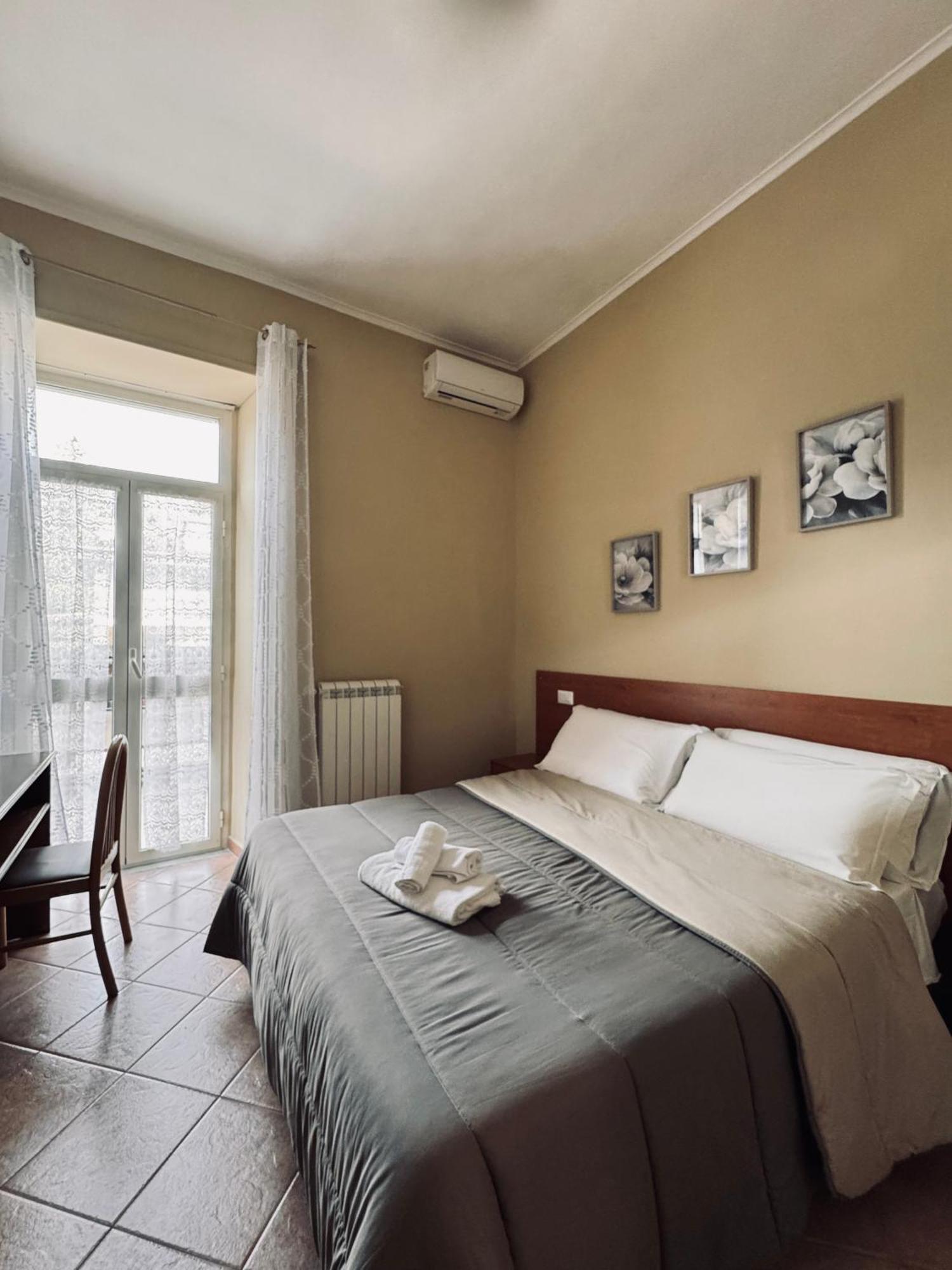 Hotel Villa Robinia 겐자노 디 로마 외부 사진