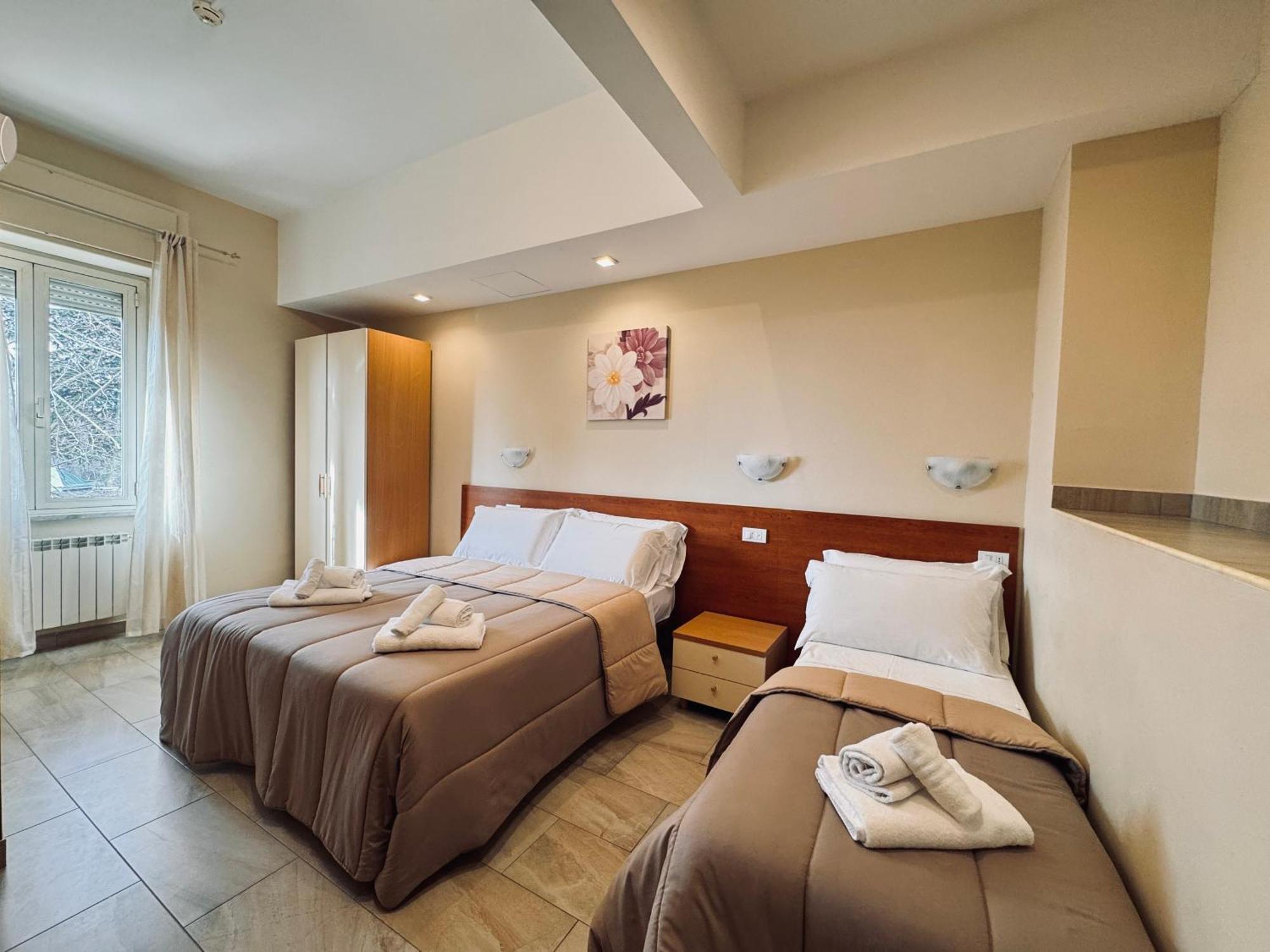 Hotel Villa Robinia 겐자노 디 로마 외부 사진