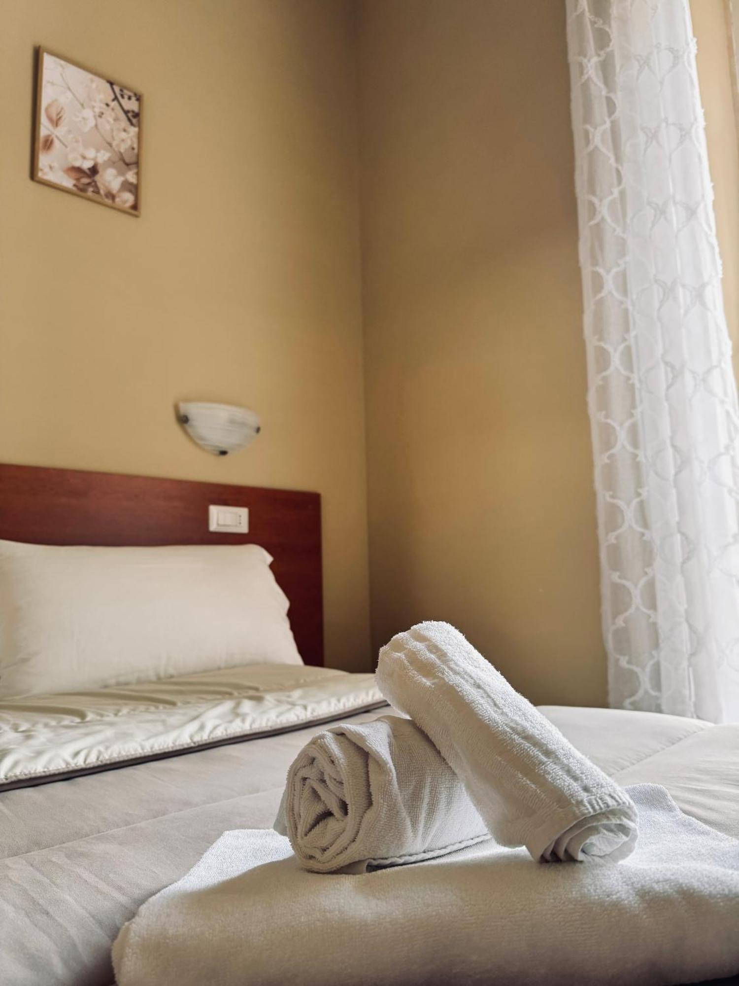 Hotel Villa Robinia 겐자노 디 로마 외부 사진