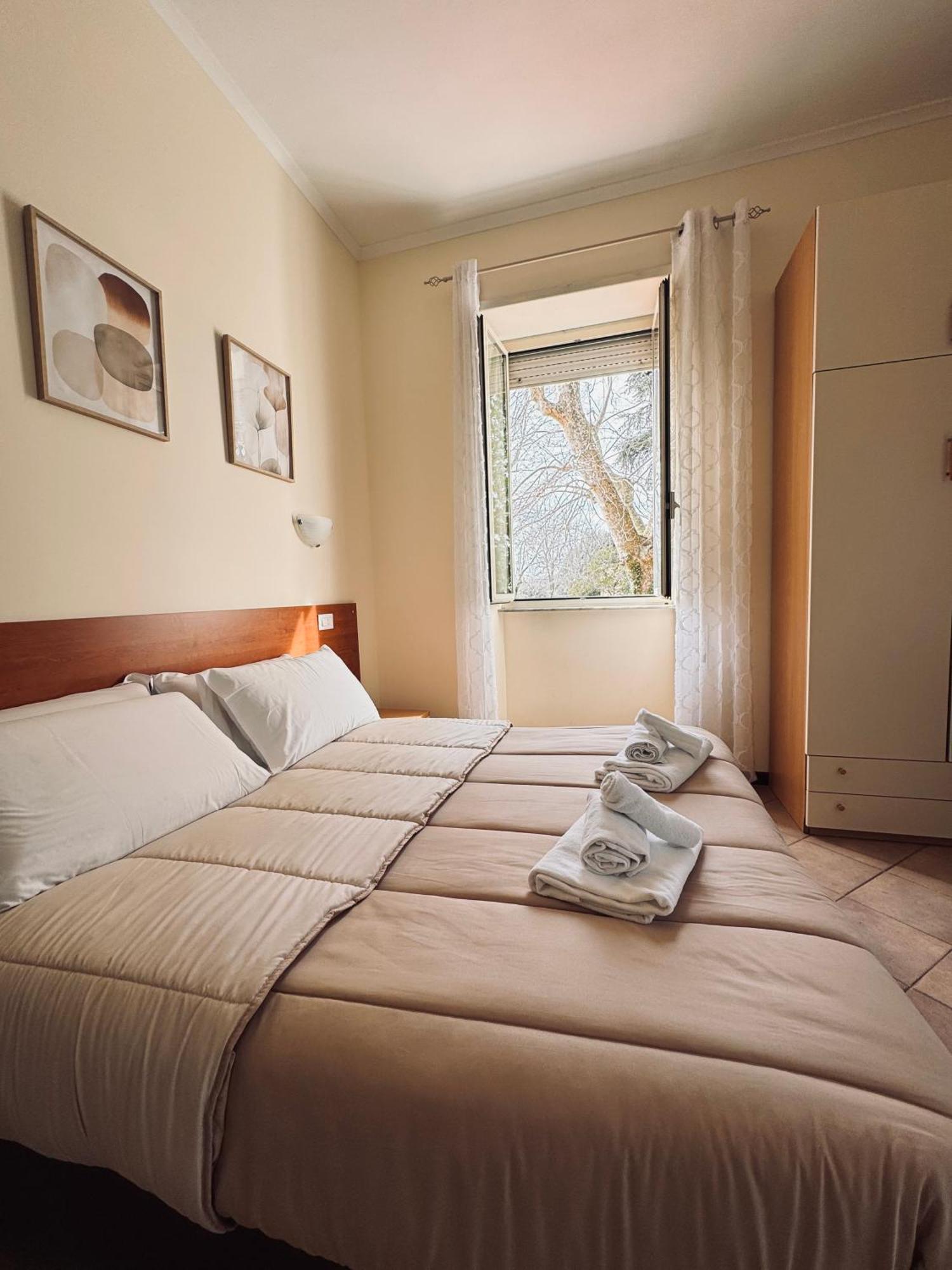 Hotel Villa Robinia 겐자노 디 로마 외부 사진