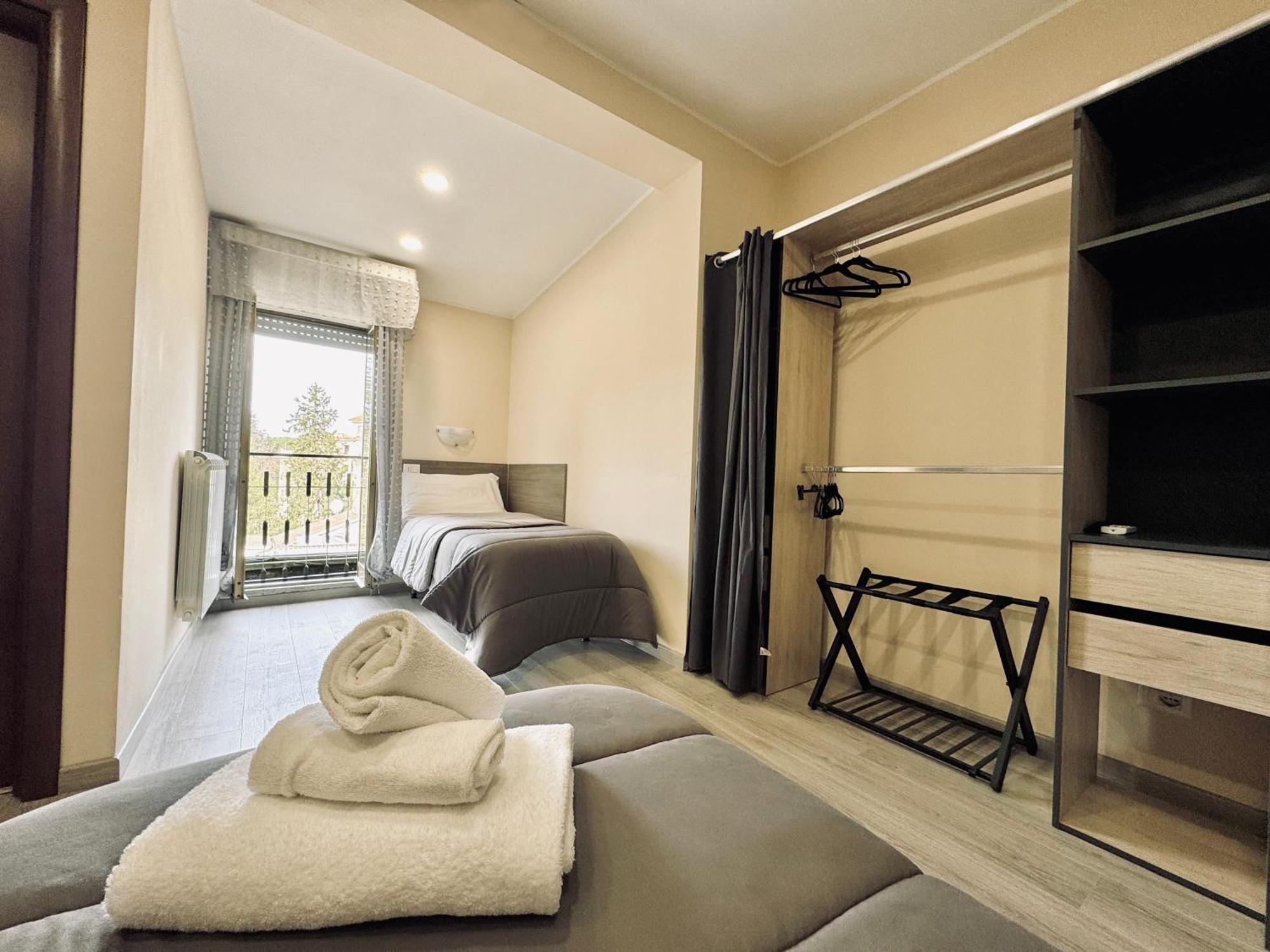 Hotel Villa Robinia 겐자노 디 로마 외부 사진
