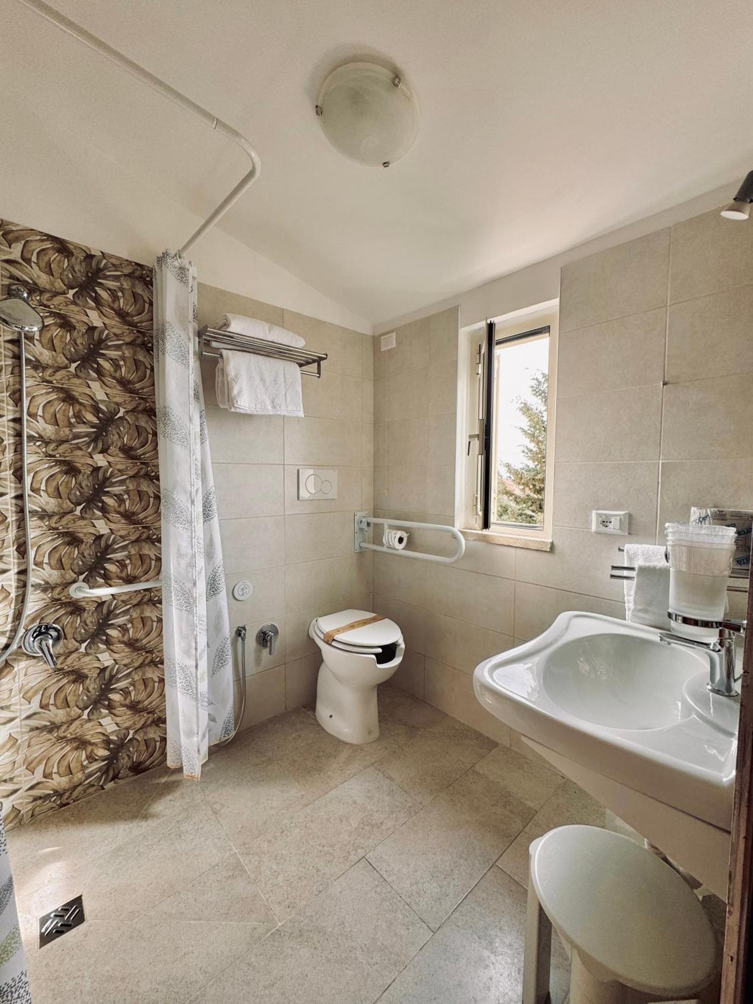 Hotel Villa Robinia 겐자노 디 로마 외부 사진