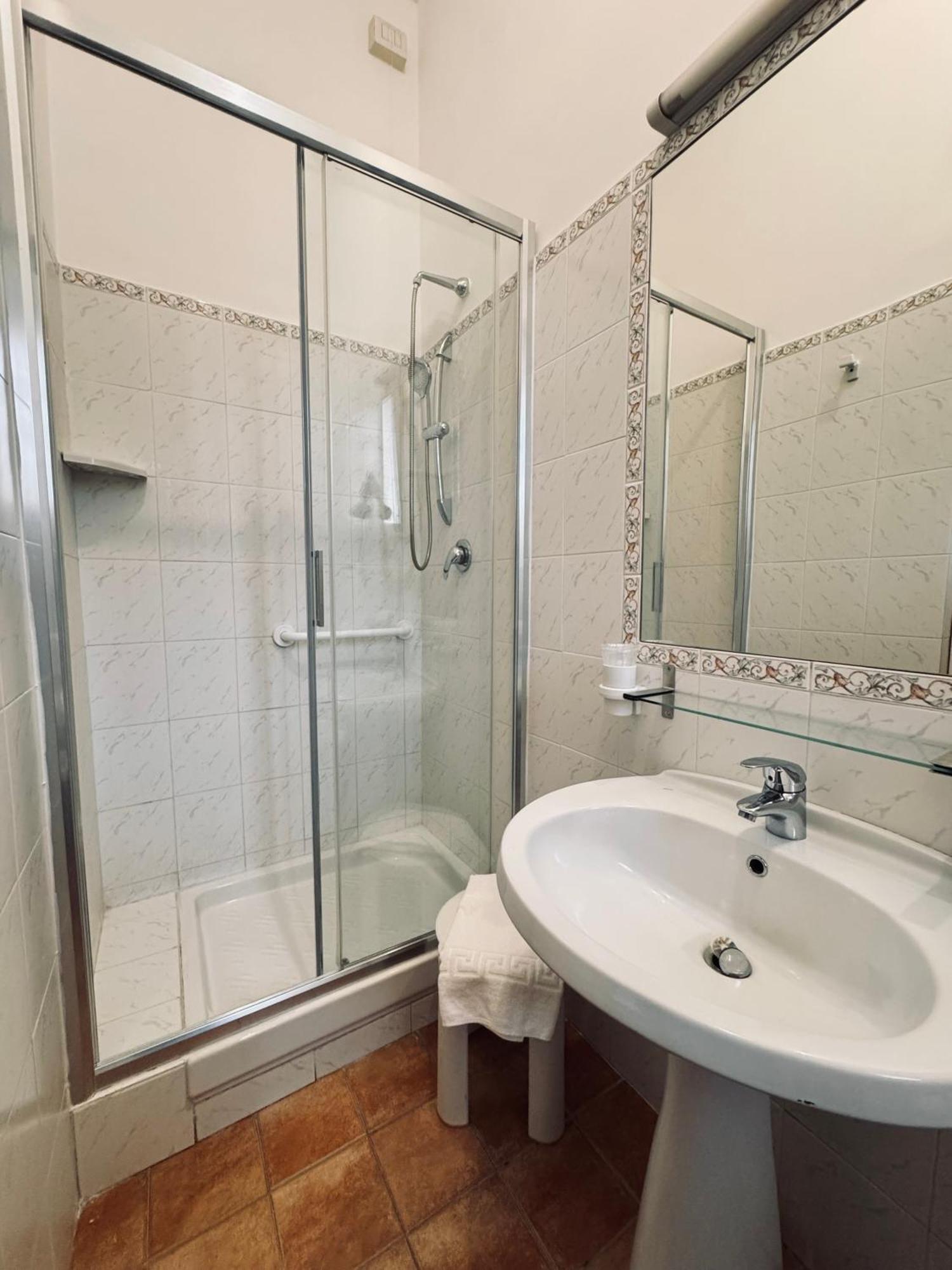 Hotel Villa Robinia 겐자노 디 로마 외부 사진