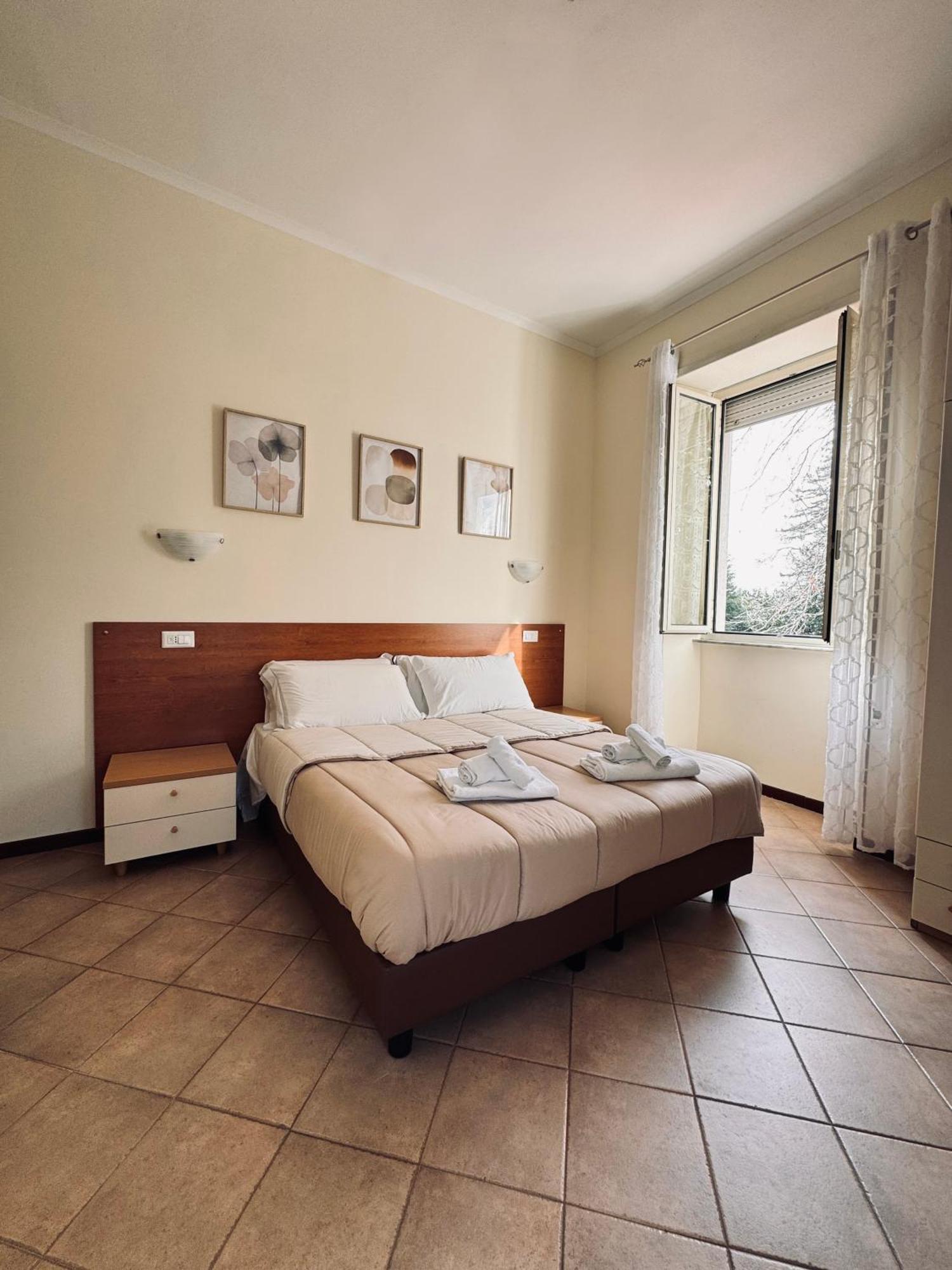 Hotel Villa Robinia 겐자노 디 로마 외부 사진