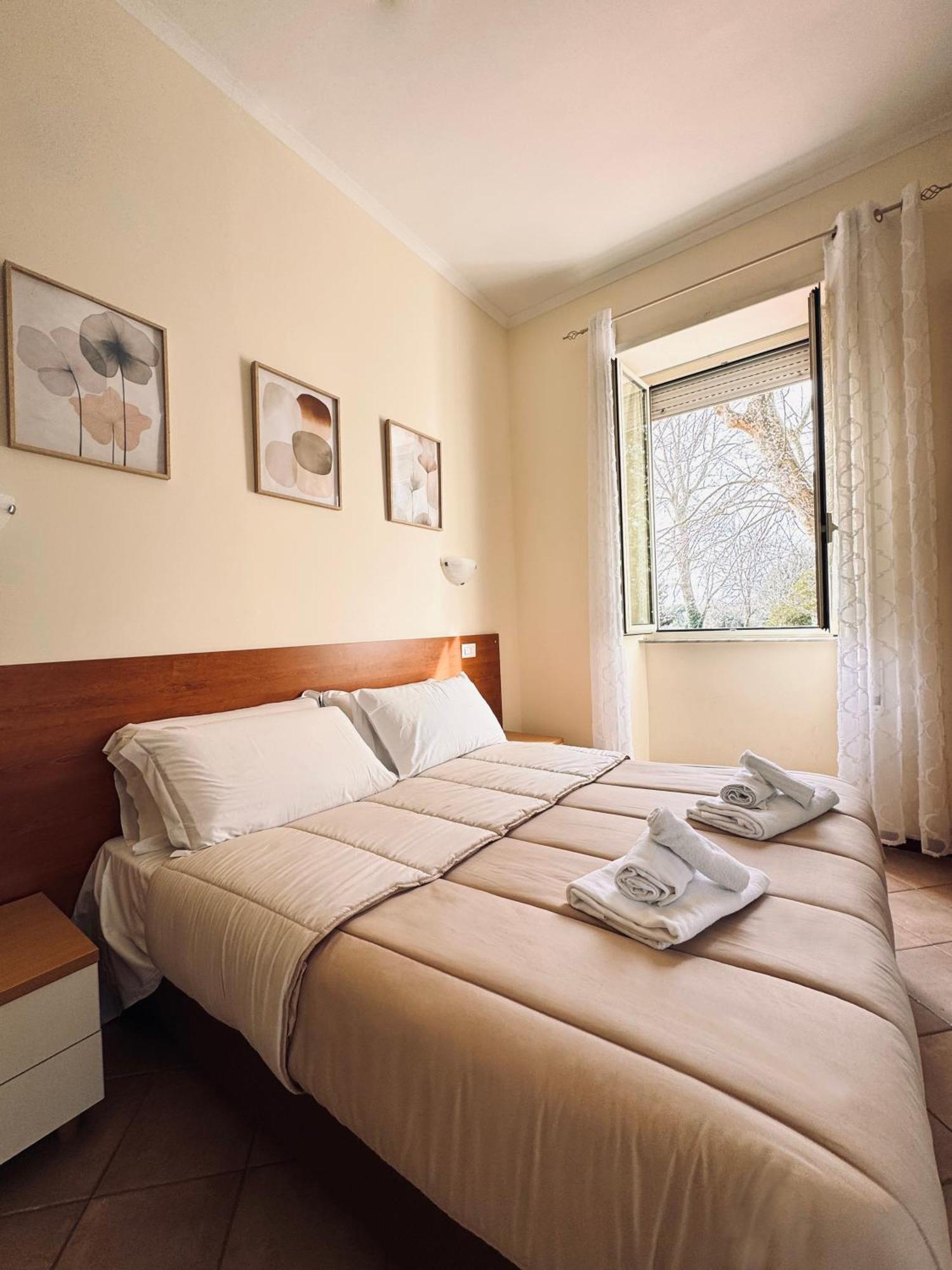 Hotel Villa Robinia 겐자노 디 로마 외부 사진