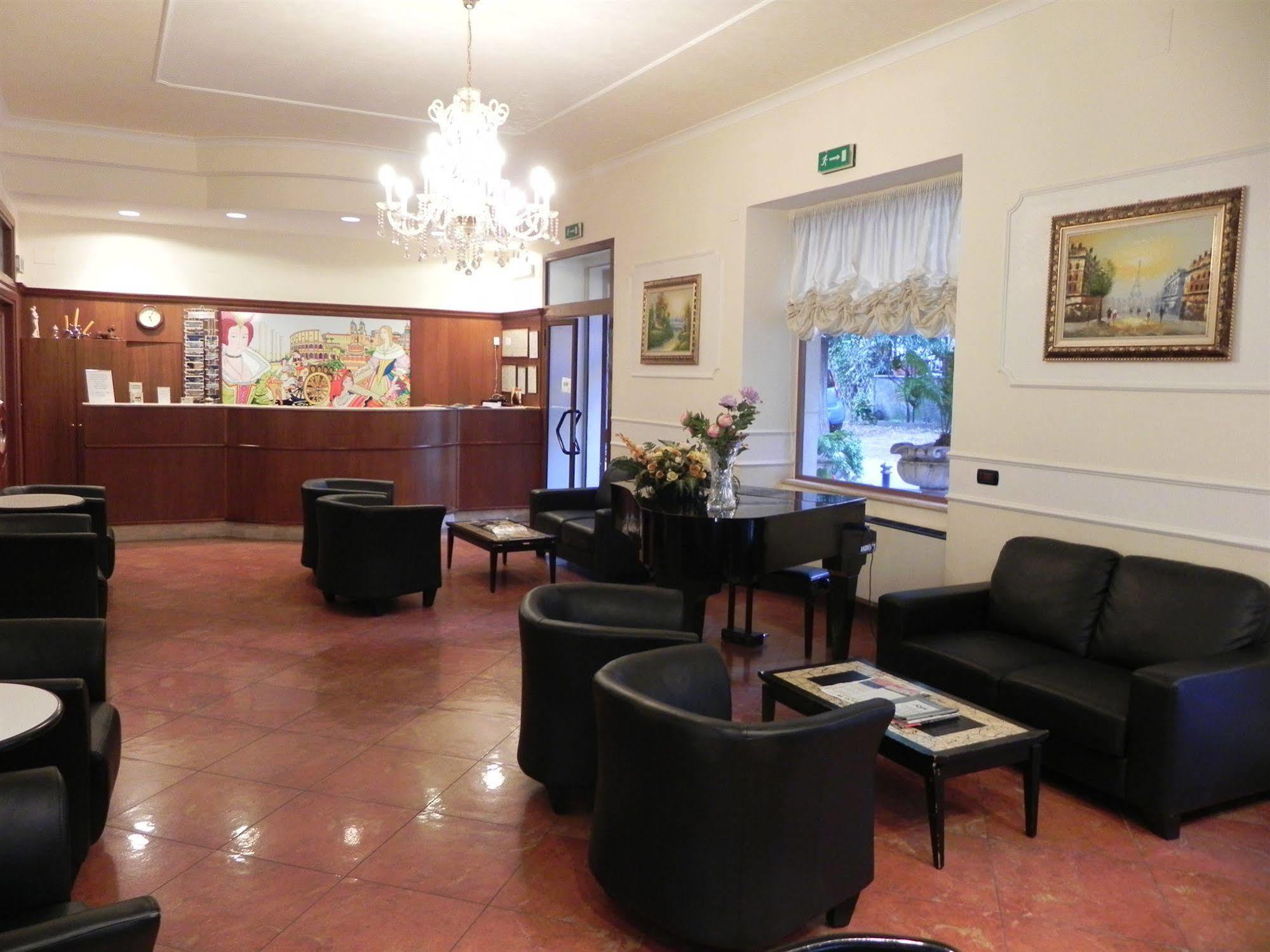 Hotel Villa Robinia 겐자노 디 로마 외부 사진