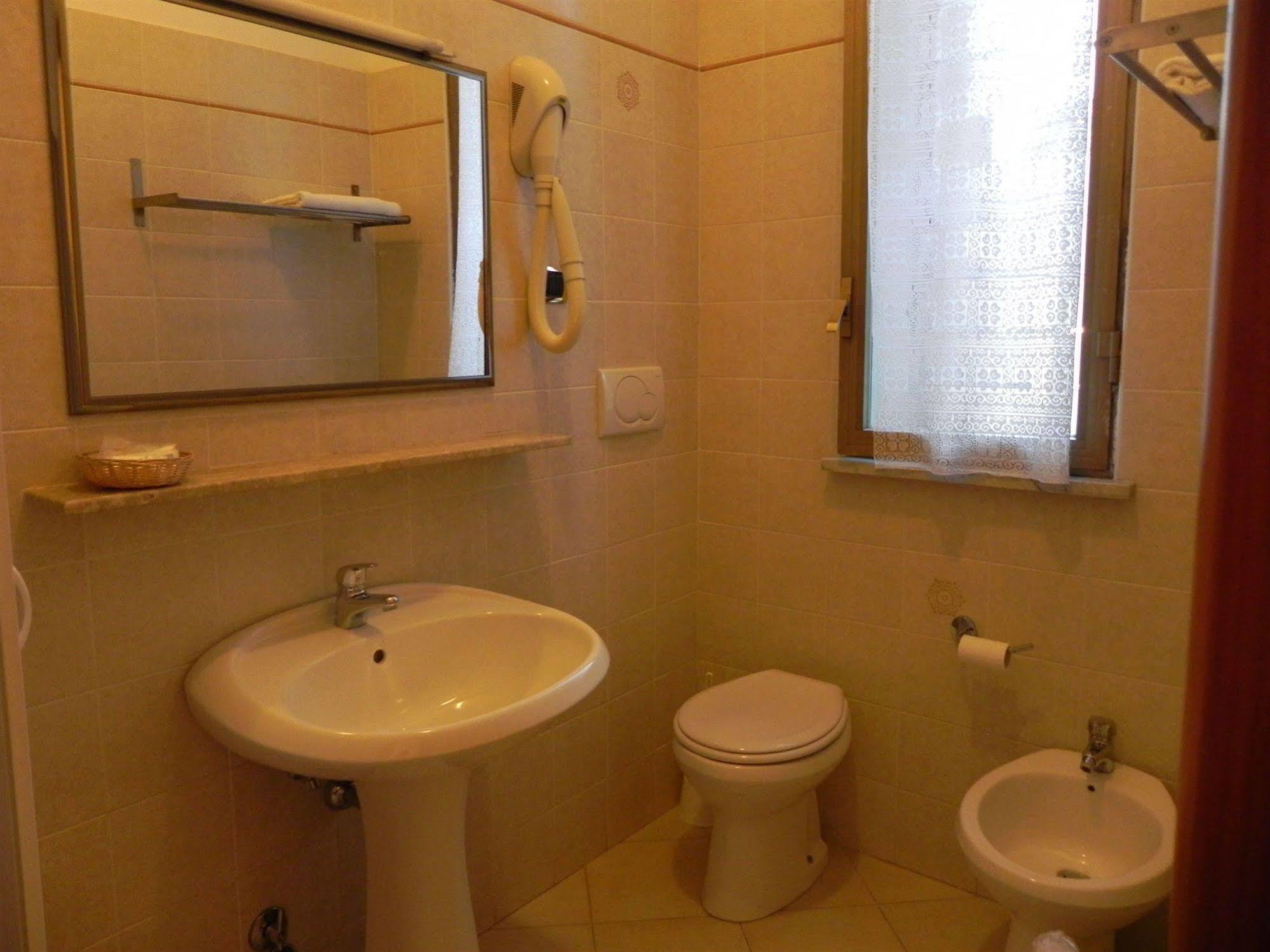 Hotel Villa Robinia 겐자노 디 로마 외부 사진