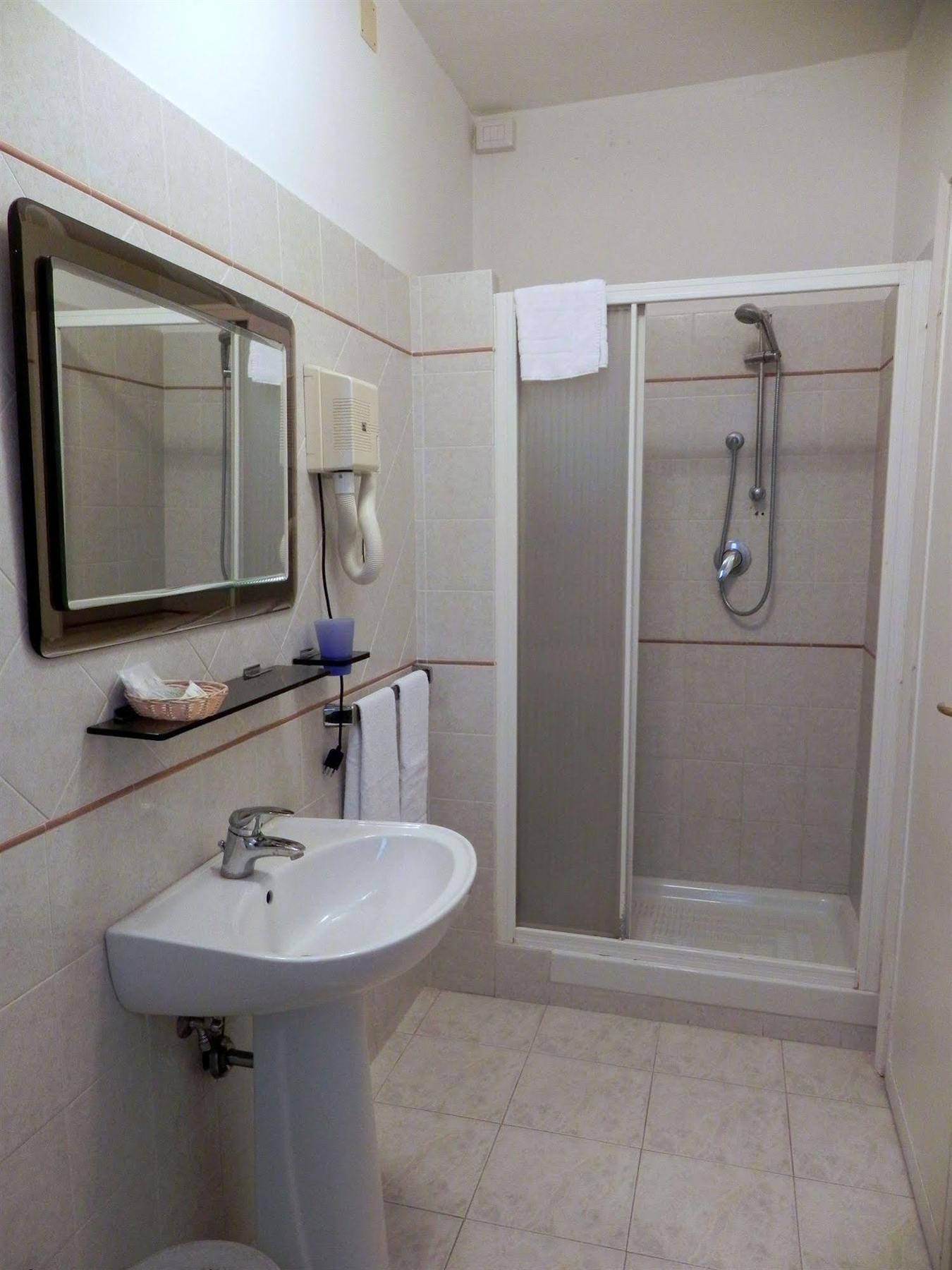 Hotel Villa Robinia 겐자노 디 로마 외부 사진