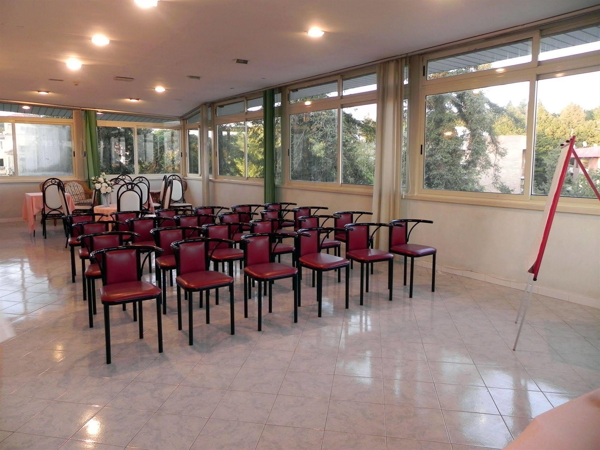 Hotel Villa Robinia 겐자노 디 로마 외부 사진