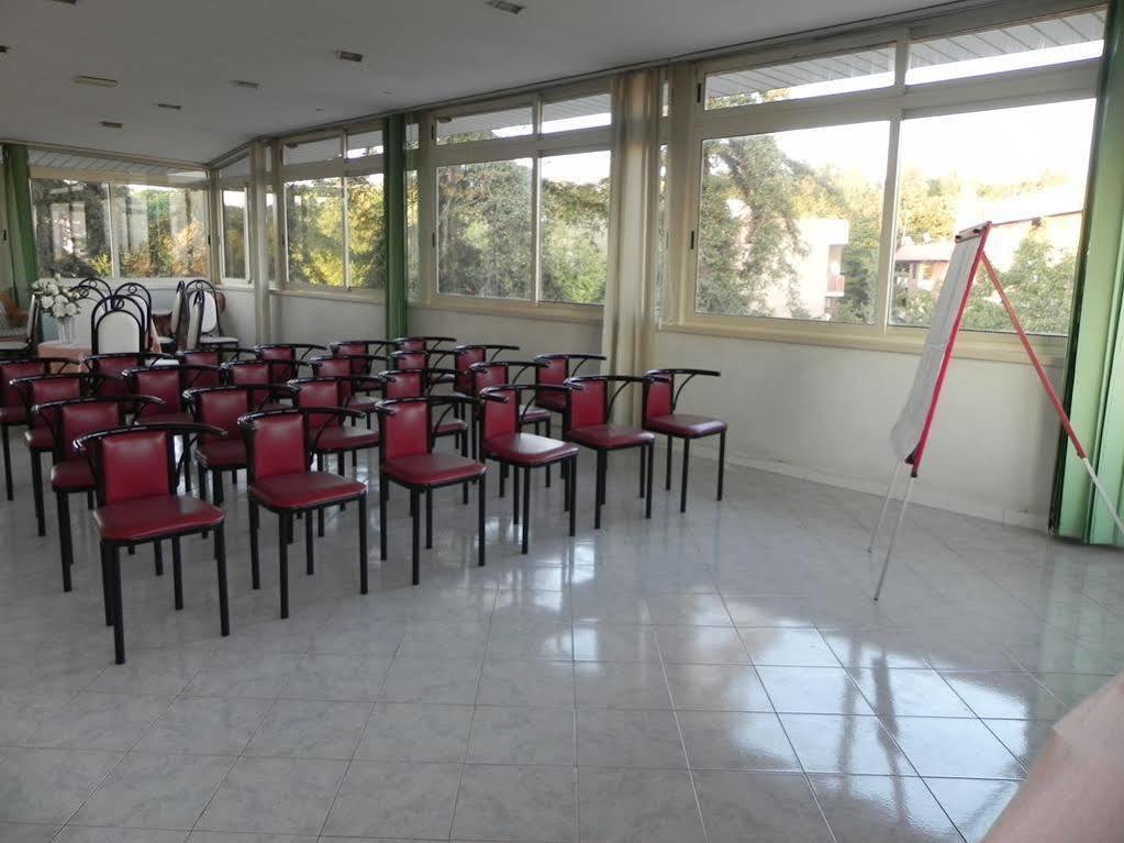 Hotel Villa Robinia 겐자노 디 로마 외부 사진